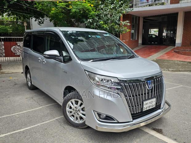 Toyota Esquire 1.8 FWD Hybrid (7 Seater) 2018 Silver