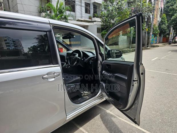 Toyota Esquire 1.8 FWD Hybrid (7 Seater) 2018 Silver