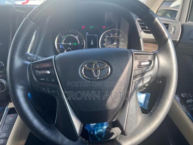 Toyota Alphard 2.5 Hybrid AWD 2020 Pearl