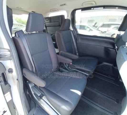 Toyota Noah 1.8 FWD Hybrid (7 Seater) 2021 Silver