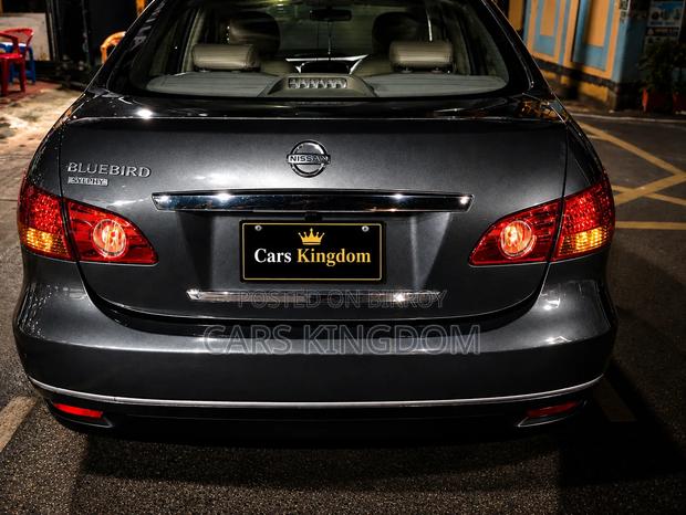 Nissan Bluebird 2008 Gray
