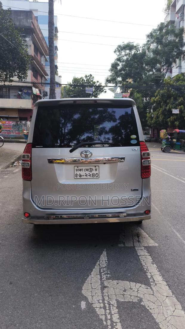 Toyota Noah 2.0 143hp AWD (7 Seater) 2011 Silver
