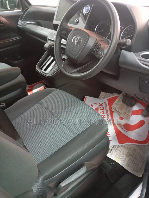 Toyota Noah 2022 Pearl