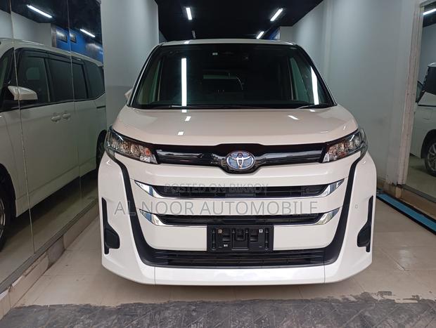 Toyota Noah 2022 Pearl