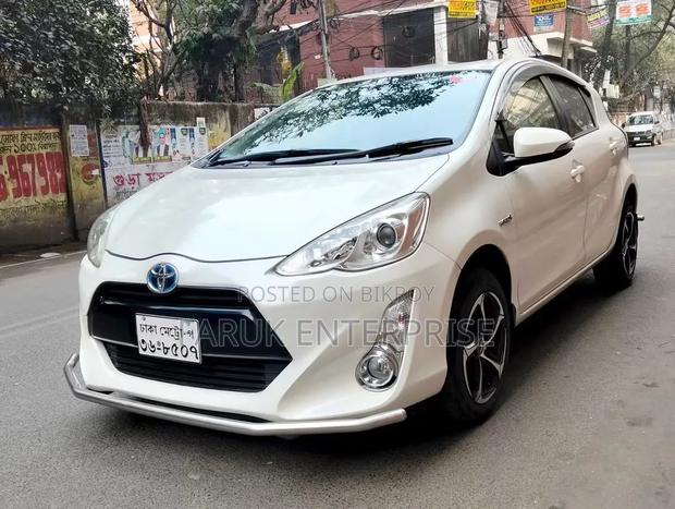 Toyota Aqua 2017 Pearl