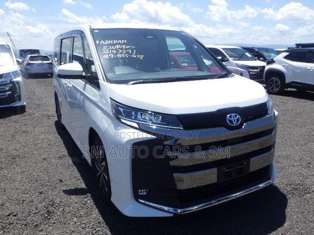 Toyota Noah 2023 Pearl