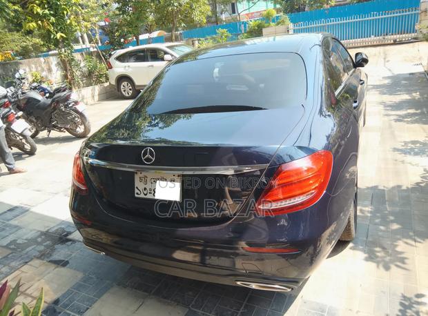 Mercedes-Benz E200 2016 Blue