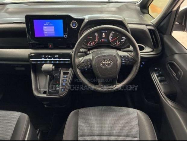 Toyota Noah 2022 Pearl