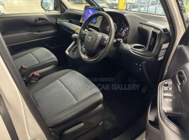 Toyota Noah 2022 Pearl