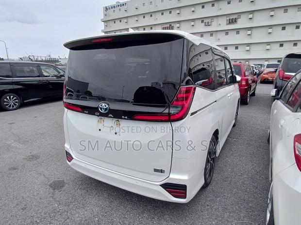 Toyota Noah 2023 Pearl