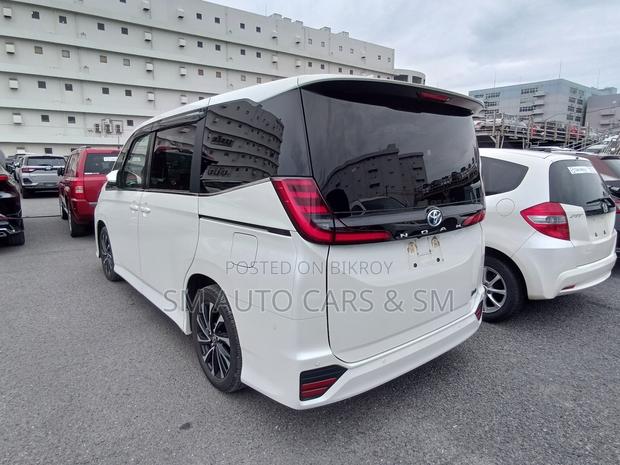 Toyota Noah 2023 Pearl