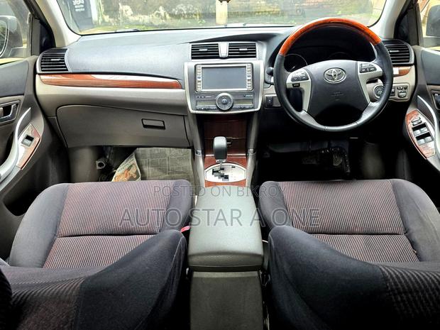 Toyota Premio 1.5 FWD 2014 Maroon