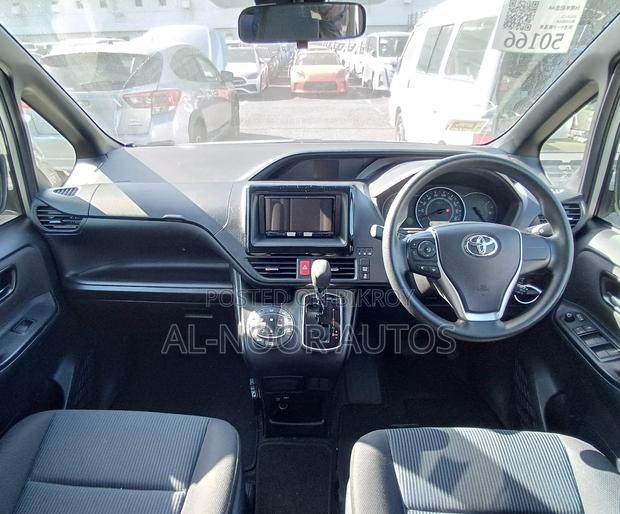 Toyota Noah 2.0 FWD (8 Seater) 2021 Silver