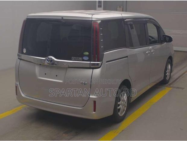 Toyota Noah 2021 Silver