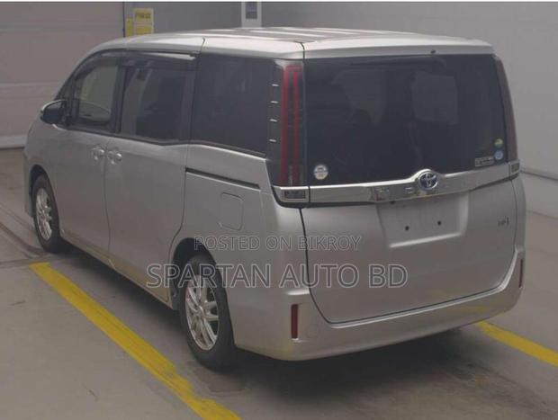 Toyota Noah 2021 Silver
