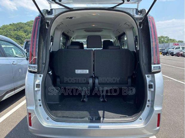 Toyota Noah 2021 Silver
