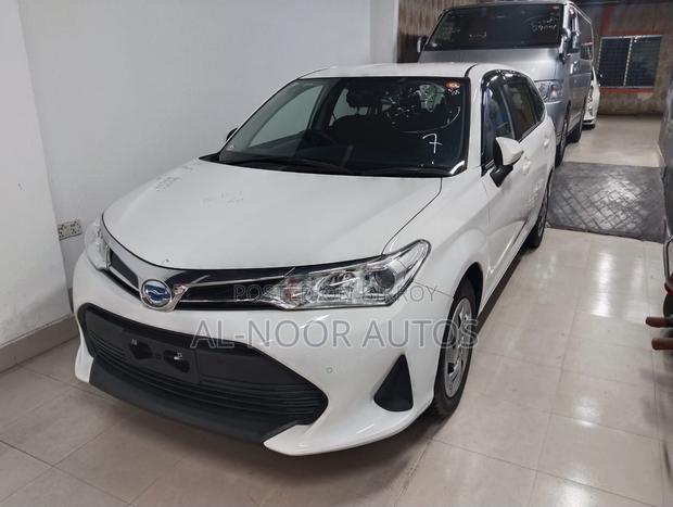 Toyota Corolla Fielder 1.5 Hybrid FWD 2021 White