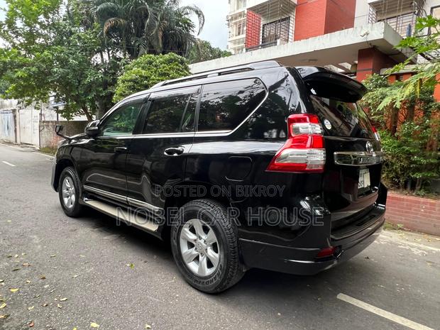 Toyota Land Cruiser Prado 2011 Black