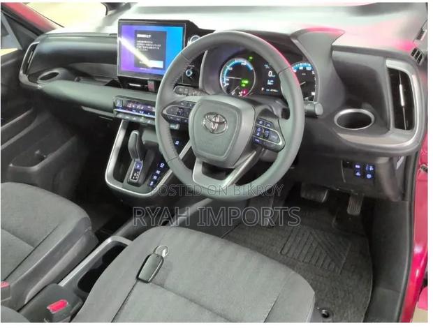 Toyota Noah 2023 Red