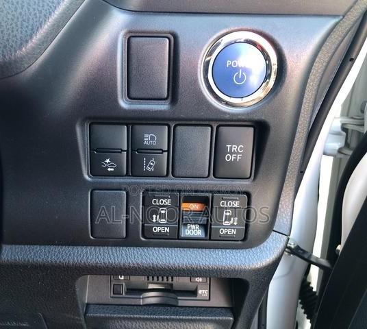 Toyota Noah 1.8 FWD Hybrid (7 Seater) 2021 Pearl