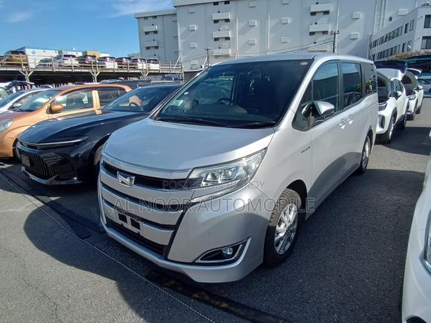 Toyota Noah 2021 Silver