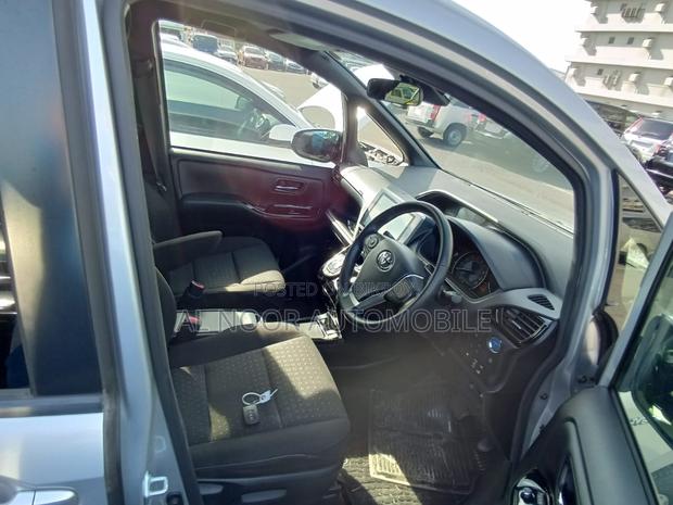 Toyota Noah 2021 Silver
