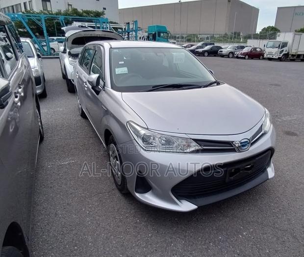 Toyota Corolla Fielder 1.5 Hybrid FWD 2021 Silver