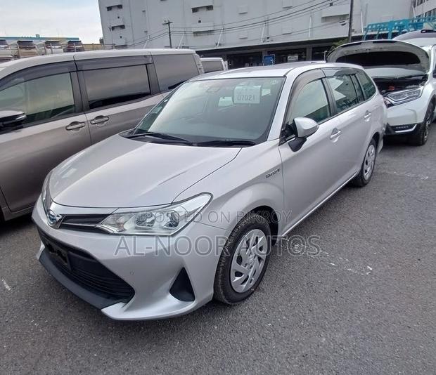 Toyota Corolla Fielder 1.5 Hybrid FWD 2021 Silver