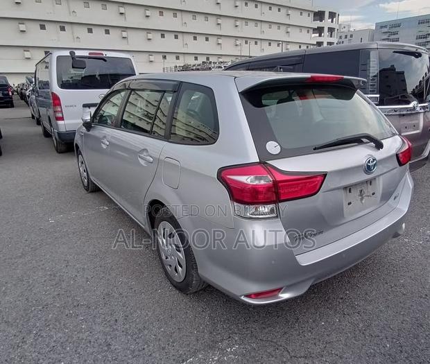 Toyota Corolla Fielder 1.5 Hybrid FWD 2021 Silver