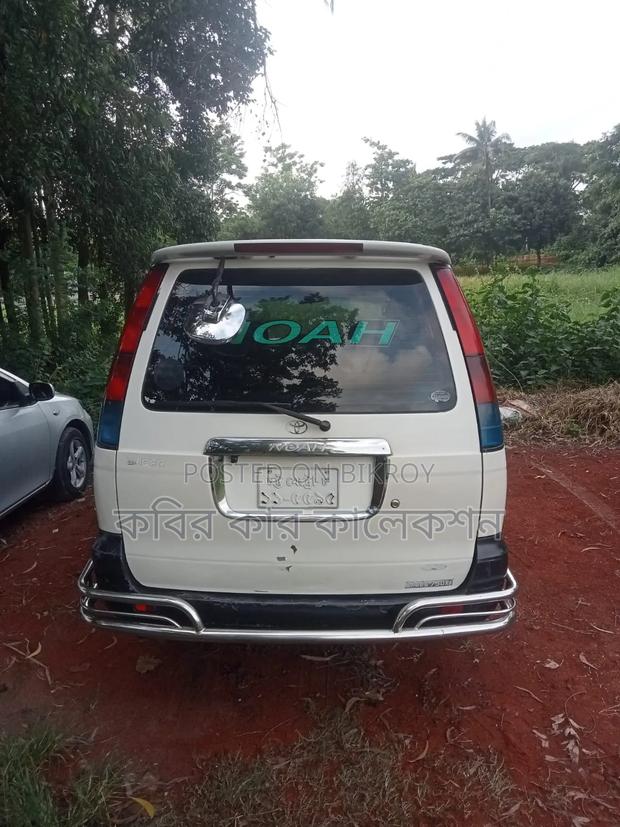 Toyota Noah 2006 White