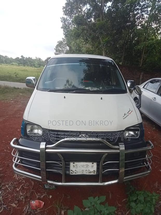 Toyota Noah 2006 White