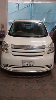 Toyota Noah 2.0 143hp AWD (7 Seater) 2009 Pearl for sale