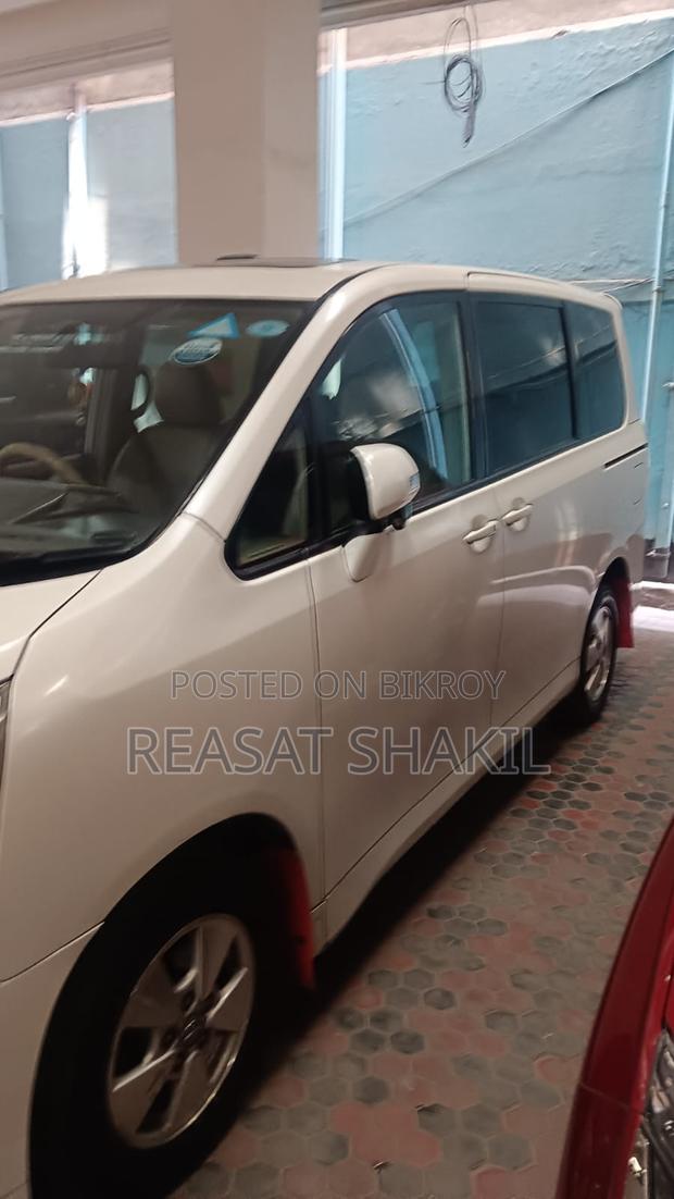 Toyota Noah 2.0 143hp AWD (7 Seater) 2009 Pearl