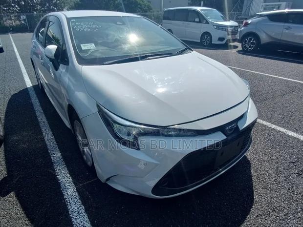 Toyota Corolla SE 2021 White