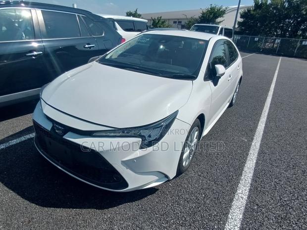 Toyota Corolla SE 2021 White