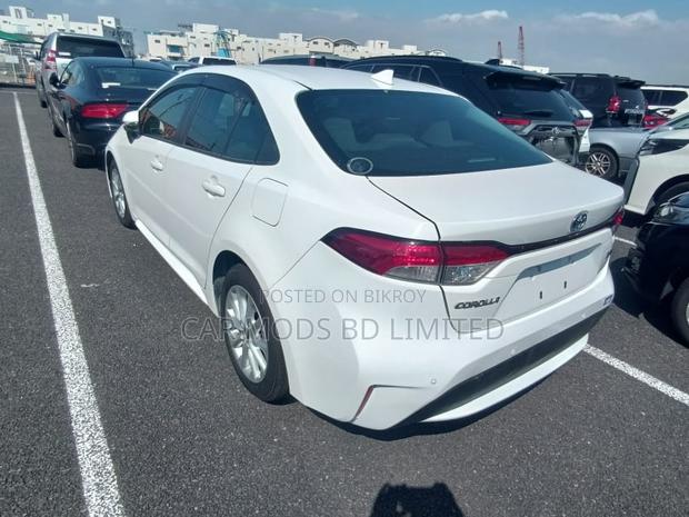 Toyota Corolla SE 2021 White