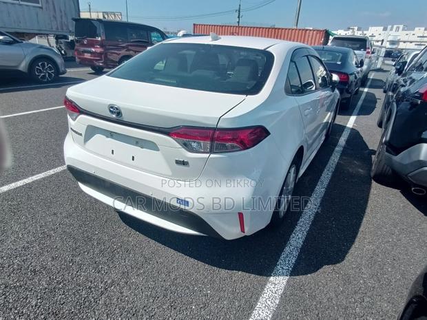 Toyota Corolla SE 2021 White