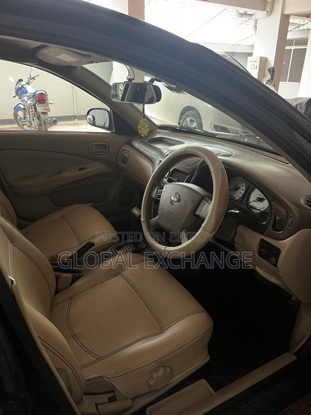 Nissan Sunny 2005