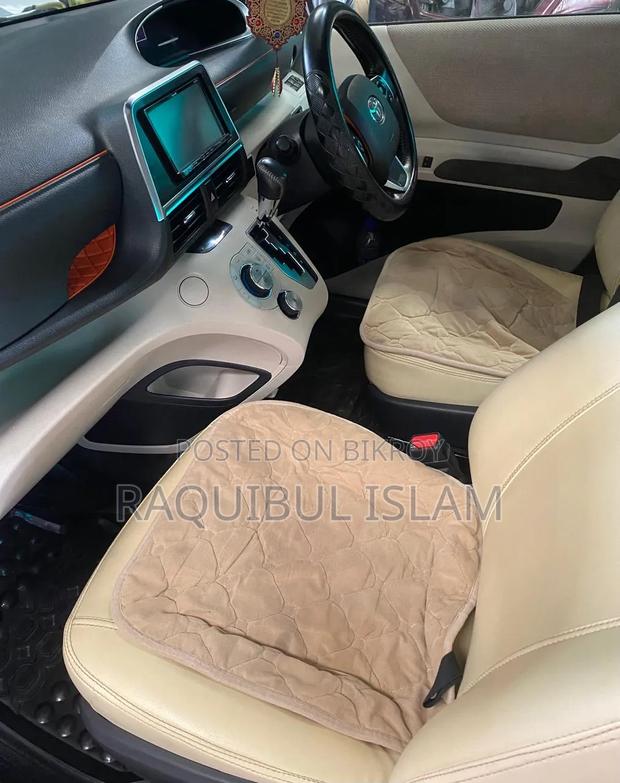 Toyota Sienta 2015 Pink