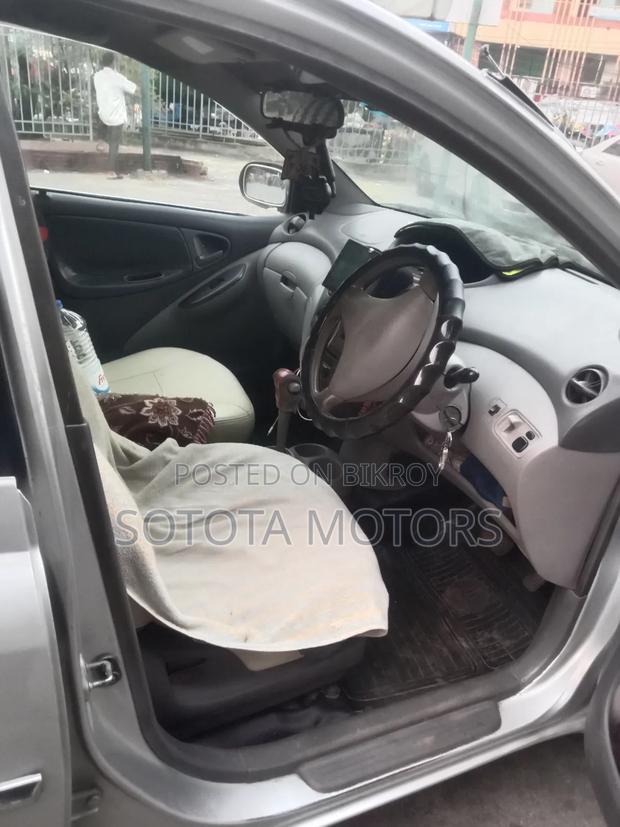 Toyota Platz 1.0 FWD 2000 Silver