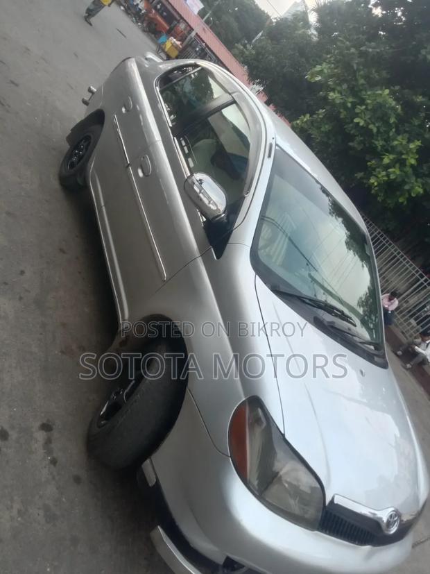 Toyota Platz 1.0 FWD 2000 Silver