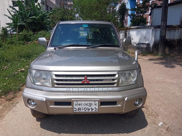 Mitsubishi Pajero 2000 Black