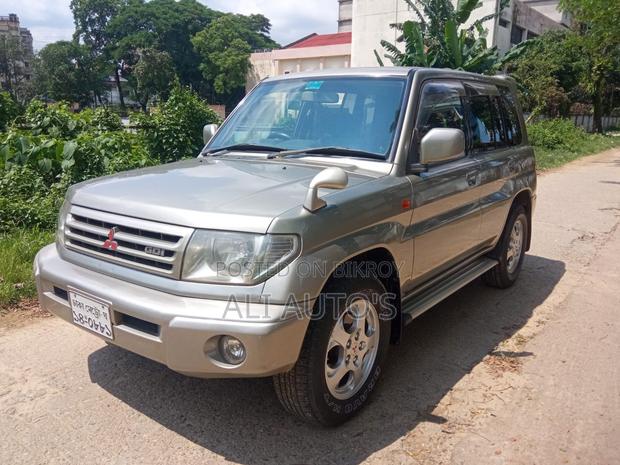 Mitsubishi Pajero 2000 Black