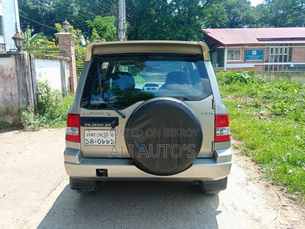 Mitsubishi Pajero 2000 Black