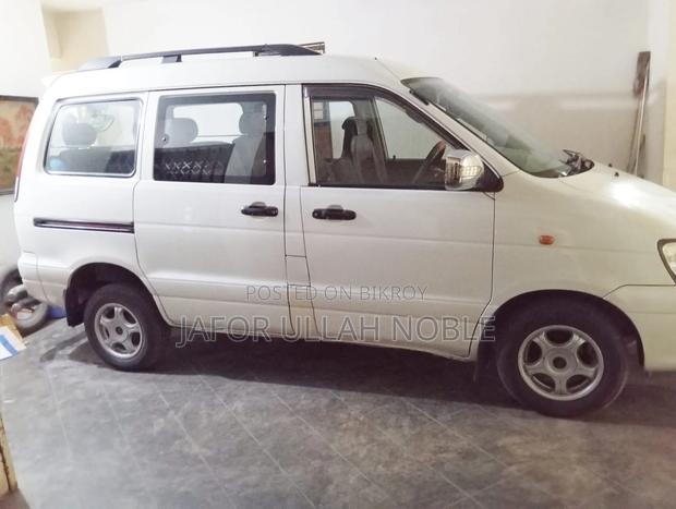 Toyota Noah 2.0 AWD (8 Seater) 2004 Pearl