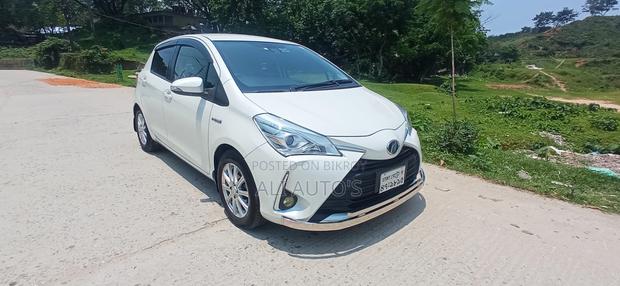 Toyota Vitz 2017 Pearl