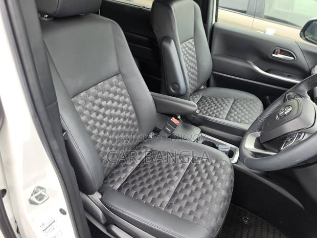 Toyota Voxy 2024 Pearl