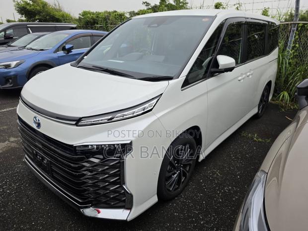 Toyota Voxy 2024 Pearl