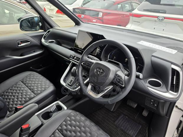 Toyota Voxy 2024 Pearl