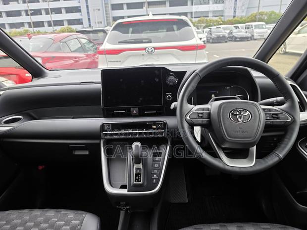 Toyota Voxy 2024 Pearl